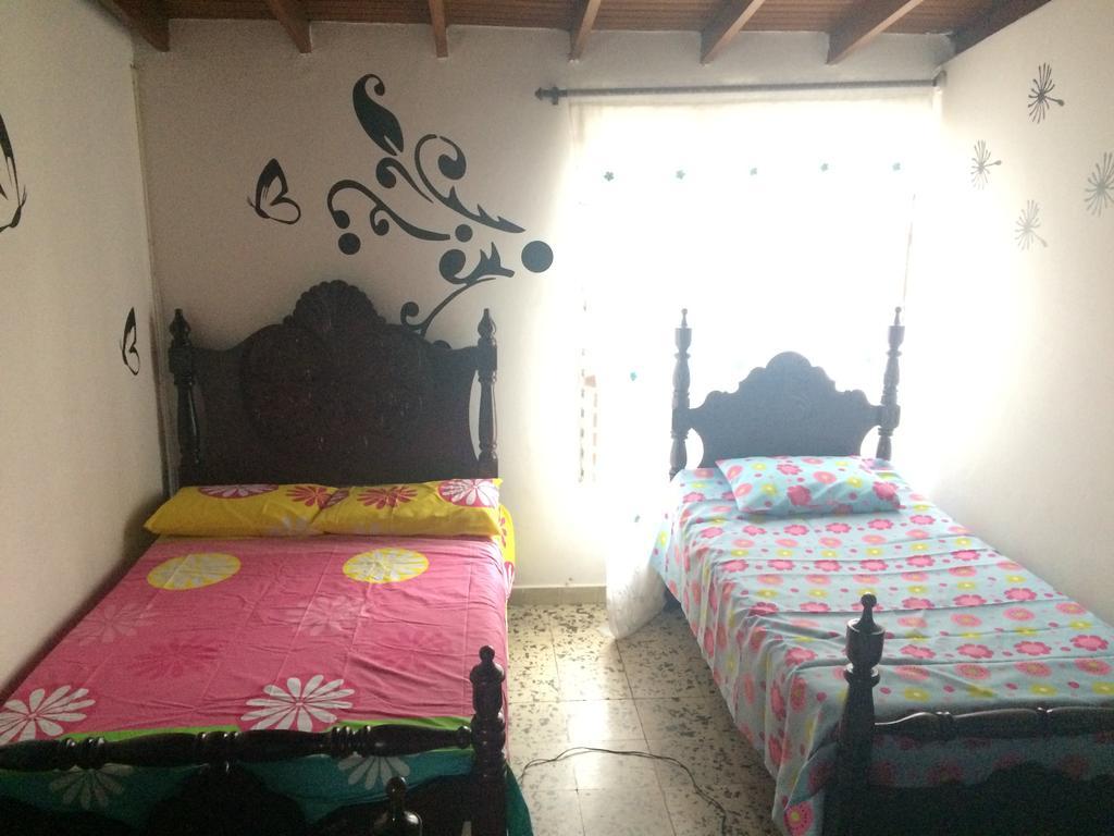 Hostal Monarca Медельин Экстерьер фото